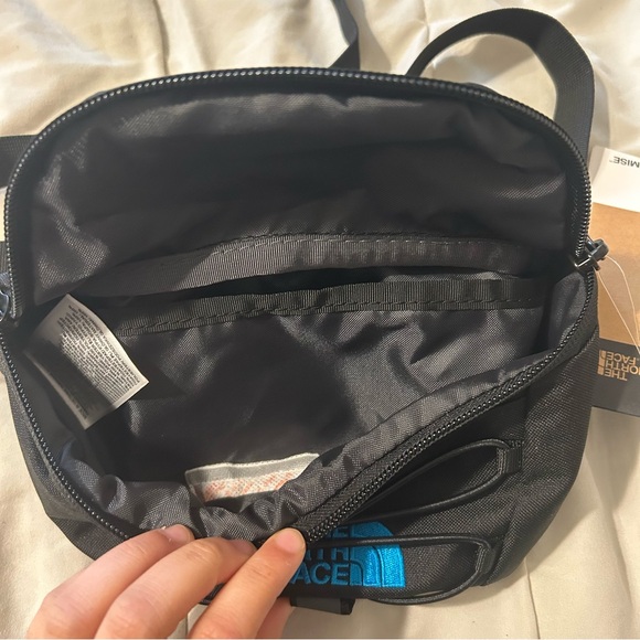 The North Face Jester Lumbar Fanny Pack Waist Bag Adult Black/AcousticBlue New - Picture 3 of 6